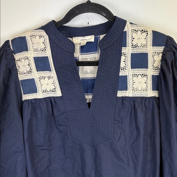 Entro Navy Blouse with Cream Crochet Insert Puff Sleeve BLOUSE Size Large - Picture 3 of 10